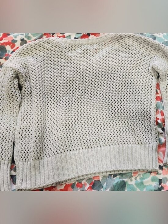 American Eagle Outfitters- Women's Gray Sweater - Picture 4 of 6